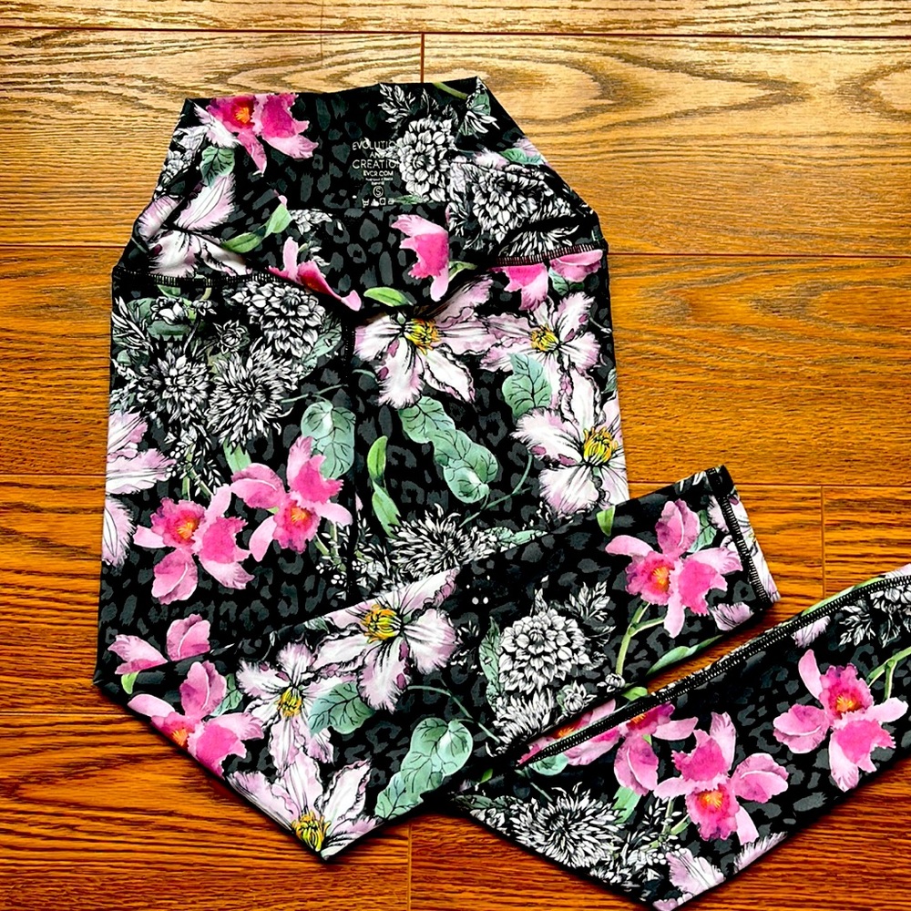 Evolution and creation women’s running leggings. Size small